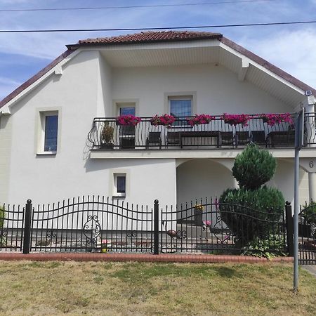 Pokoje Goscinne Cuma Леба Екстер'єр фото